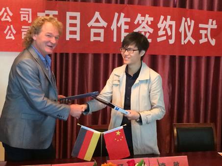 2014年5月陜西滿意環(huán)保建材有限公司*技術(shù)顧問聘任簽約儀式！